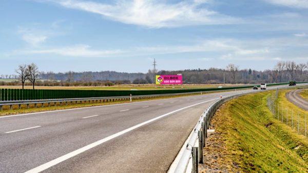 Billboard przy drodze ekspresowej S5 w Głuchowie, kier. Wrocław