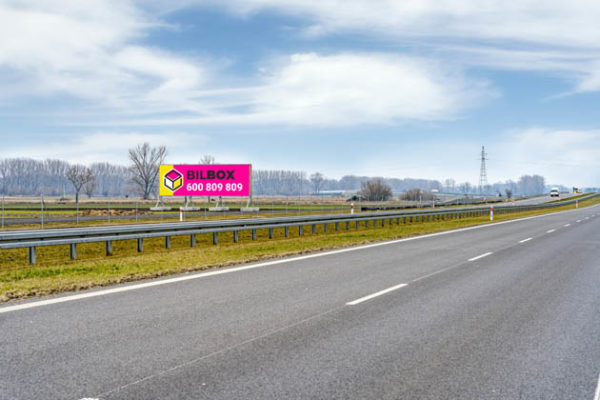 Billboard przy drodze ekspresowej S5 w Jarogniewicach, kier. Poznań