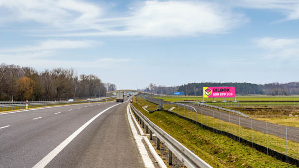 Billboard przy drodze ekspresowej S5 w Jarogniewicach, kier. Wrocław