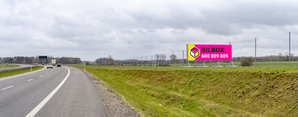 Billboard przy drodze ekspresowej S6 w Olchowie, kier. Koszalin